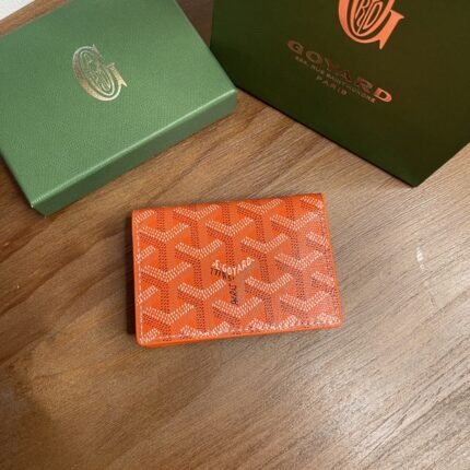 Goyard (Goya) was founded in 1853, has more than 150 years of history, the fabric to hemp, cotton and hemp fiber mixture woven and then coated with glossy gum aldehyde sugar n business card holder 👉🏻11 colors 👉🏻 colors are out of all the n size: bottom length 10 high 7.5 bottom width 1.5cm n