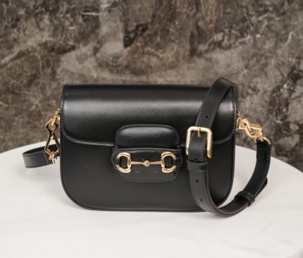 Horsebit 𝟏𝟗𝟓𝟓 Mini Handbag Black n Removable double shoulder straps add a mix-and-match look to this vintage-inspired collection. n This mini handbag comes with two different straps, one in the same color leather for understated elegance, and the other in red and green webbing for a strong brand identity. The bag is crafted from double G monogrammed canvas with black leather piping. nSize: 20.5*14.5*5cmn🔍: 6585730031
