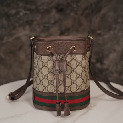𝐎𝐩𝐡𝐢𝐝𝐢𝐚 Collection Mini 𝐆𝐆𝐆 Bucket Bag Old Flower n A classic from the nOphidia collection - the Mini Bucket Bag. Crafted from GG Supreme canvas, this accessory features a red and green striped webbing inlay on the bottom and an adjustable shoulder strap. With its historical roots, canvas has been used in several collections and has become an iconic material for the brand. nSize: 15.5*19*9cmnModel No.: 550620