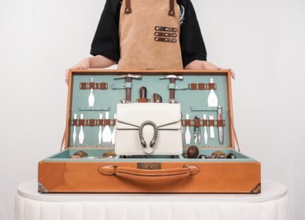 𝐃𝐢𝐨𝐧𝐲𝐬𝐮𝐬 Collection Leather Mini Handbag White nDionysus Collection Mini Handbag Crafted in white woven leather with a signature tiger head closure, a chic detail inspired by Dionysus, the Greek god of wine. The clasp is adorned with Swarovski crystals. The slide chain shoulder strap is smartly designed and can be carried in a variety of ways, so it can be freely converted between shoulder and hand-carrying. nSize: 20*15.5*5cmn🔍: 4219700501