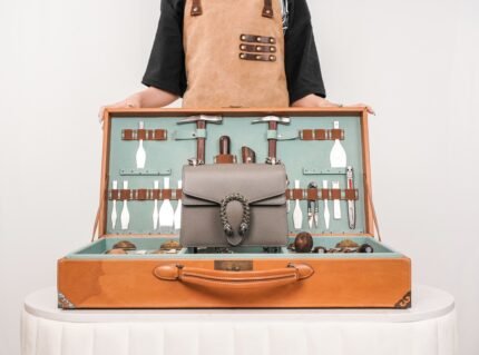 𝐃𝐢𝐨𝐧𝐲𝐬𝐮𝐬 Collection Leather Mini Handbag Gray nnThis Dionysus Collection This shoulder bag from the Dionysus collection is styled in a chic earthy gray leather for the Early Spring 2020 collection. The buckle is embellished with the collection's signature woven tiger head detail, inspired by Dionysus, one of the Greek gods who, in mythology, crossed the Tigris River on a tiger sent by Zeus. The sparkling crystal inlay gives the buckle a dazzling fashion style. nSize: 20*15.5*5cmn🔍: 4219700501