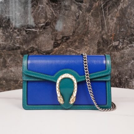 𝐃𝐢𝐨𝐧𝐲𝐬𝐮𝐬 collection of ultra-mini handbags Jewel Blue nn the classic styles with a vibrant and bright color scheme The classic Dionysus model has been reinterpreted in a vibrant color palette reminiscent of the beauty of precious stones. The Dionysus bag is crafted in new ruby blue leather with bright ruby green piping. The collection's iconic tiger head closure incorporates glittering enamel detailing to emphasize the exceptional design quality. nSize: 16.5*10*4cmn🔍: 4764320860
