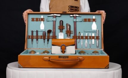 𝐃𝐢𝐨𝐧𝐲𝐬𝐮𝐬 Collection Ultra Mini Handbags Burnt Orange nnDionysus Collection Inspired by the myths and legends of Ancient Greece, the design is famous for its chic double tiger head closure. On this bag, the classic double tiger head clasp detail combines burnt orange and white leather with dazzling blue enamel to emphasize the elegance of the bag. nSize: 16.5*10*4cmn🔍: 4764320860