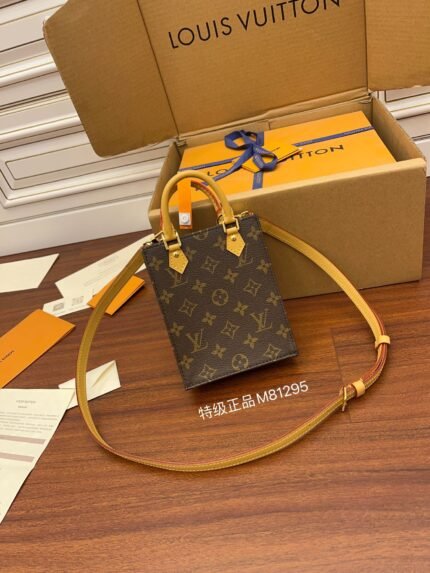 Louis Vuitton Exclusive first model: M81295 Extra Strengthened Edition (quality enhancement . Counter synchronization electronic chip code, gift bags, protective paper, copper plate electronic label, certificate of conformity) leather is genuine foundry Italy A grade leather (special grade genuine): the so-called special grade genuine. Is in the quality, hardware, fabrics, handmade, oil edge, A-grade products, shooting pictures with the same product, with a full set of packaging on the picture. Size: 14x17x5CM 🌟 Flow No.: 168790