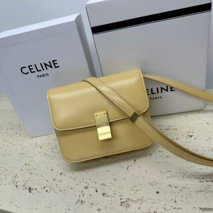 🛍box Latest Size TEEN Medium: 18.5X14X6cm Brand new imported box cowhide, double spring hardware fasteners, pure real gold vibration machine process, synchronized with the counter, retro, bumpy and more breathtaking apple plus loaded into it 🥰 do not have to worry about buying a small number to load not the phone 😍😍😍😍😍 192523