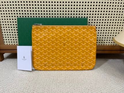 Small ~ goyard (Goya) handbags Sénat the latest version of shipment la! 🤗 the entire bag of leather and hardware are fully updated with the latest version of the counter, vacuum plating hardware pull tabs, customized pull head, the inner mark leather license plate car line outside the circle of the pressure  the use of imported machines in order to do out of the effect of the trumpet size: 30 × 20cm n