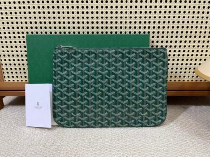 Small ~ goyard (Goya) handbags Sénat the latest version of shipment la! 🤗 the entire bag of leather and hardware are fully updated with the latest version of the counter, vacuum plating hardware pull tabs, customized pull head, the inner mark leather license plate car line outside the circle of the pressure the use of imported machines in order to do out of the effect of the trumpet size: 30 × 20cm n