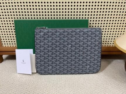 Small ~ goyard (Goya) handbags Sénat the latest version of shipment la! 🤗 the entire bag of leather and hardware are fully updated with the latest version of the counter, vacuum plating hardware pull tabs, customized pull head, the inner mark leather license plate car line outside the circle of the pressure  the use of imported machines in order to do out of the effect of the trumpet size: 30 × 20cm n