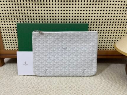 Small ~ goyard (Goya) handbags Sénat the latest version of shipment la! 🤗 the entire bag of leather and hardware are fully updated with the latest version of the counter, vacuum plating hardware pull tabs, customized pull head, the inner mark leather license plate car line outside the circle of the pressure  the use of imported machines in order to do out of the effect of the trumpet size: 30 × 20cm n