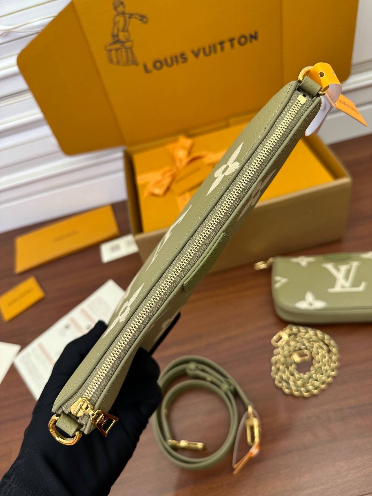 i1699672093_1810_8-1