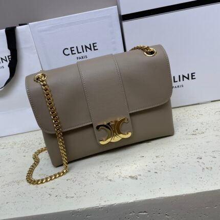 CE 2024 🎊VICTOIRE summer women's collection, incorporating contemporary design into signature soft leather, TRIOMPHE metal logo conveys the brand ~ enduring aesthetics ~ superb capacity, chain shoulder strap adjustable for slanting or underarm ~ 1680105nMedium size: 10 X 6 X 3 inches (25 X 15 X 8 cm) ~ Slip Chain, Min. length 10 inches (25 cm) and max length 19 inches (47 cm)n No. 115853