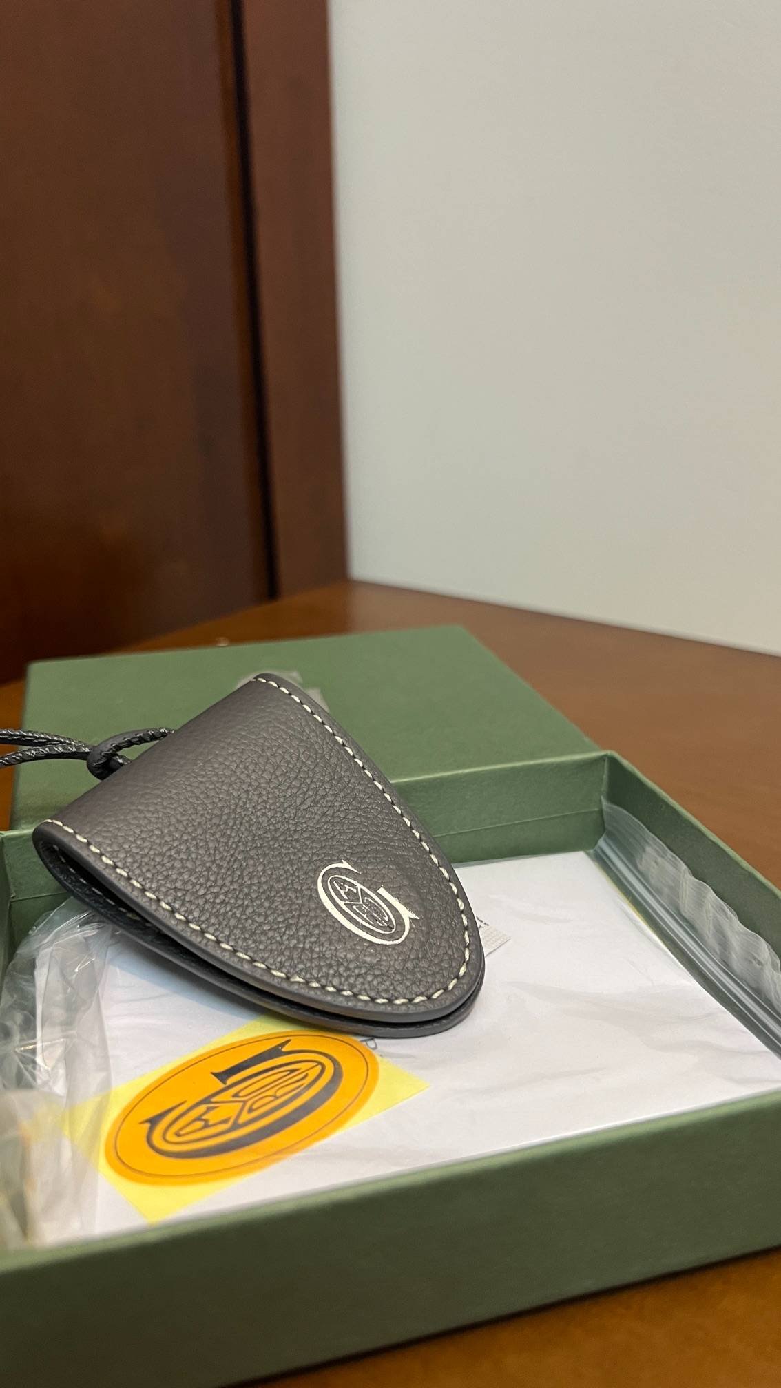 i1718947466_1555_1-1