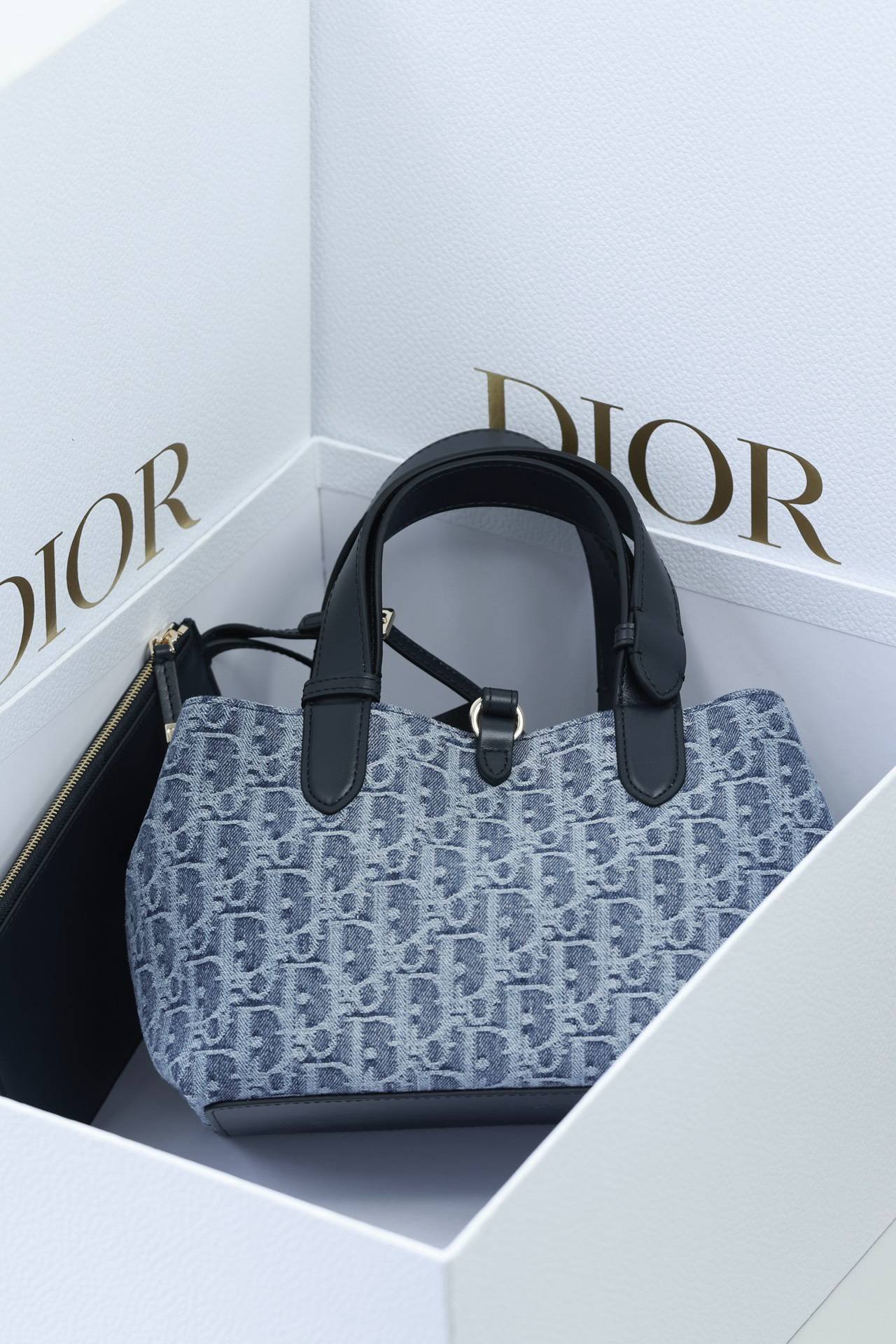 i1723440852_102_1-1 i1723440852_102_1-1