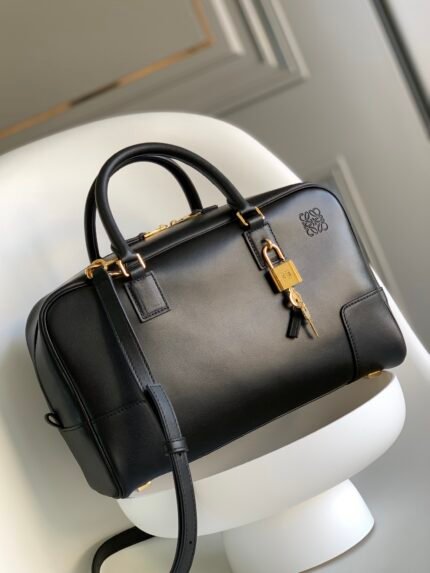 Lo*we🔥 Newest Amazona Handbag👜nThis is an iconic LOEWE handbag [celebrate] Originally introduced in the 1970s as a top-carry soft-structured handbag 👏 Napa cowhide leather version is updated with refined proportions and detailing* Includes an engraved padlock with an Anagram. *Carry crossbody, over the shoulder, or with the top handle*Removable, adjustable shoulder strap*Double zipper closure*Cowhide zipper header*Interior zippered compartment and snap-fastened slit pocket*Mini-pocket for padlocked keys*Protective metal feet at the bottom*Can be customized with a shoulder strap and personalized charm*Golden nubuck lining*Anagram embossed pattern*Perfect for any style 🌟Casual or commuter are both highly 🆗👍Super versatile✌️nsize:28*18*11cmnModel:062126n