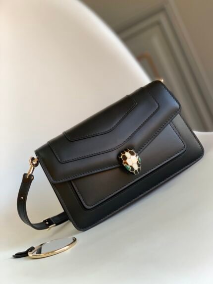 Chip Edition ✔️nBVLGA** ❤SERPENTI FOREVER n EAST-WEST Collection Small Shoulder Bag n🔸 The bag is made of classic black Italian calfskin leather n black and white enamel embellished with green malachite sensual eyes👀 n puts the classic snake head magnetic clasp 🐍 n🔹 with adjustable and detachable leather shoulder strap ✔️n featuring a single compartment,  1️⃣ front pocket,  1️⃣ back patchwork pocket,  1️⃣ internal quilted stitching pocket,  3️⃣ card slots,  1️⃣ personalized vanity mirror, B**GARI metal logo on the back n🔸. Retaining the practical size and classic elementsn More compact and exquisite with large capacity n Multiple carrying methods to meet daily needs 🙌n🔹With upgraded VIP gift box 🎁nSize:22*15*4.5Cm⚠️2921030501