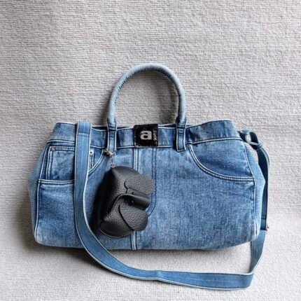 🐭🐭🐭 Maharaja x Bvlgari Snake head tote bag, denim models, lightweight and durable capacity, with a small detachable pendant, shoulder strap can be detached and adjusted, very durable and versatile, packaging only dust bag Size: 28 × 22 × 12