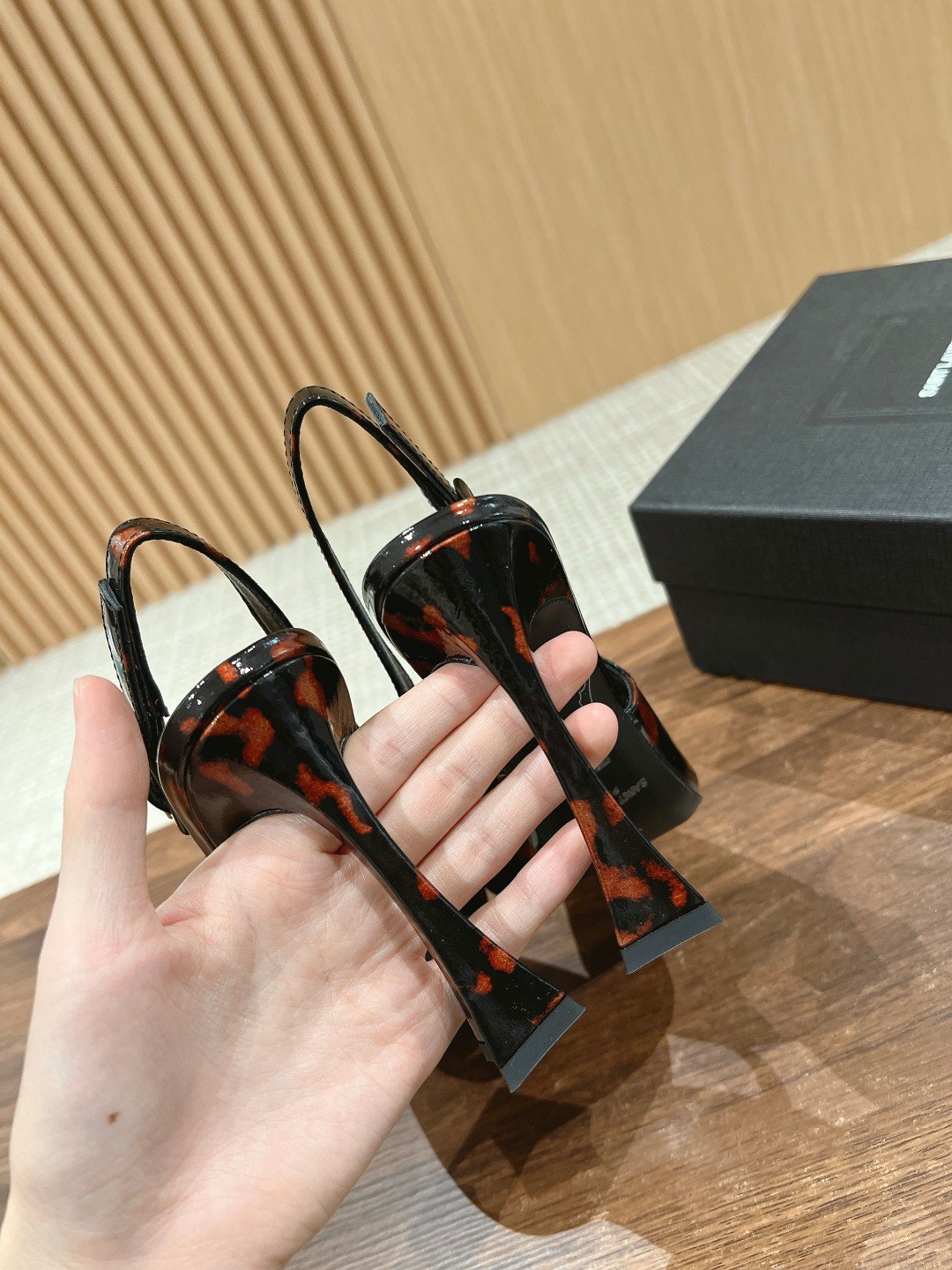 a1702758426995_7353-1