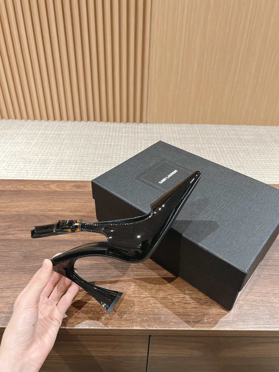 a1702758440659_4040-1