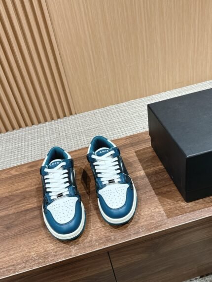 𝐀𝐌𝐈𝐑𝐈# Emile Fried Street Explosion Bone Shoes Casual Sneakers This niche boardshorts is really Jedi Jedi son in situ sealing God! Simple but not simple The overall style is particularly clean on the foot giant good match! The upper of this shoe is more complex workmanship, many details to be very in place, exclusive molded TPU outsole upper side bones using two cowhide lamination processing stereo sense of better leather incision are oil edge processing Customized metal LOGO nameplate and hangtag Size: 35-46M