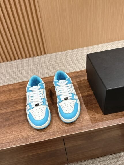 𝐀𝐌𝐈𝐑𝐈# Emile Fried Street Explosion Bone Shoes Casual Sneakers This niche boardshorts is really Jedi Jedi son in situ sealing God! Simple but not simple The overall style is particularly clean on the foot giant good match! The upper of this shoe is more complex workmanship, many details to be very in place, exclusive molded TPU outsole upper side bones using two cowhide lamination processing stereo sense of better leather incision are oil edge processing Customized metal LOGO nameplate and hangtag Size: 35-46M