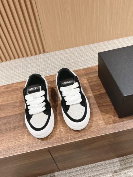 𝐀𝐦𝐢𝐫𝐢 𝐒𝐮𝐧𝐬𝐞 𝐭 𝐒𝐤𝐚𝐭𝐞# Emil couple model star shoes casual slip-on shoes Too good to look at it Micro-breaded shape, micro-thick soles, suede splicing, rich details, all the elements to pinch! Just right! Match with the high index, comfort and fashionable both online! Size: Women's size 35-40 Men's size 39-45