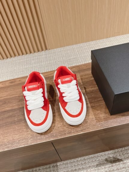 𝐀𝐦𝐢𝐫𝐢 𝐒𝐮𝐧𝐬𝐞 𝐭 𝐒𝐤𝐚𝐭𝐞# Emil couple model star shoes casual slip-on shoes Too good to look at it Micro-breaded shape, micro-thick soles, suede splicing, rich details, all the elements to pinch! Just right! Match with the high index, comfort and fashionable both online! Size: Women's size 35-40 Men's size 39-45