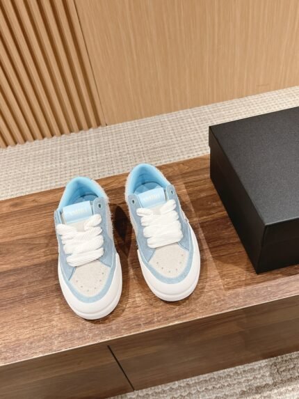 𝐀𝐦𝐢𝐫𝐢 𝐒𝐮𝐧𝐬𝐞 𝐭 𝐒𝐤𝐚𝐭𝐞# Emil couple model star shoes casual slip-on shoes Too good to look at it Micro-breaded shape, micro-thick soles, suede splicing, rich details, all the elements to pinch! Just right! Match with the high index, comfort and fashionable both online! Size: Women's size 35-40 Men's size 39-45