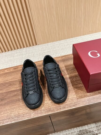 𝙂𝙪𝙘𝙘𝙞 𝘼𝙘𝙚# Gucci new white shoes couples models casual sneakers nAce series sneakers Continuing the brand's narrative, craftsmanship to achieve the main products of the new series presents the characteristics of the low-top design, with chic details, a new interpretation of the sneaker version of the lace-up fastening decorated with "ACE" metal tag, thickening the structure of the exquisite molding of a sturdy shoe Gucci classic red and green stripes webbing makes the whole design more attractive n Delivery Exclusive exquisite packaging 🛍📦n▪️Fabric: Original Imported First Layer Cowhiden▪️Lining: Original Customized Soft Sheepskinn▪️Sole: Original Molded TPU Slip Resistant Outsolen▪️Sole Thickness: 3CMn▪️Size: Women's 35-40 n/ Men's 39-45