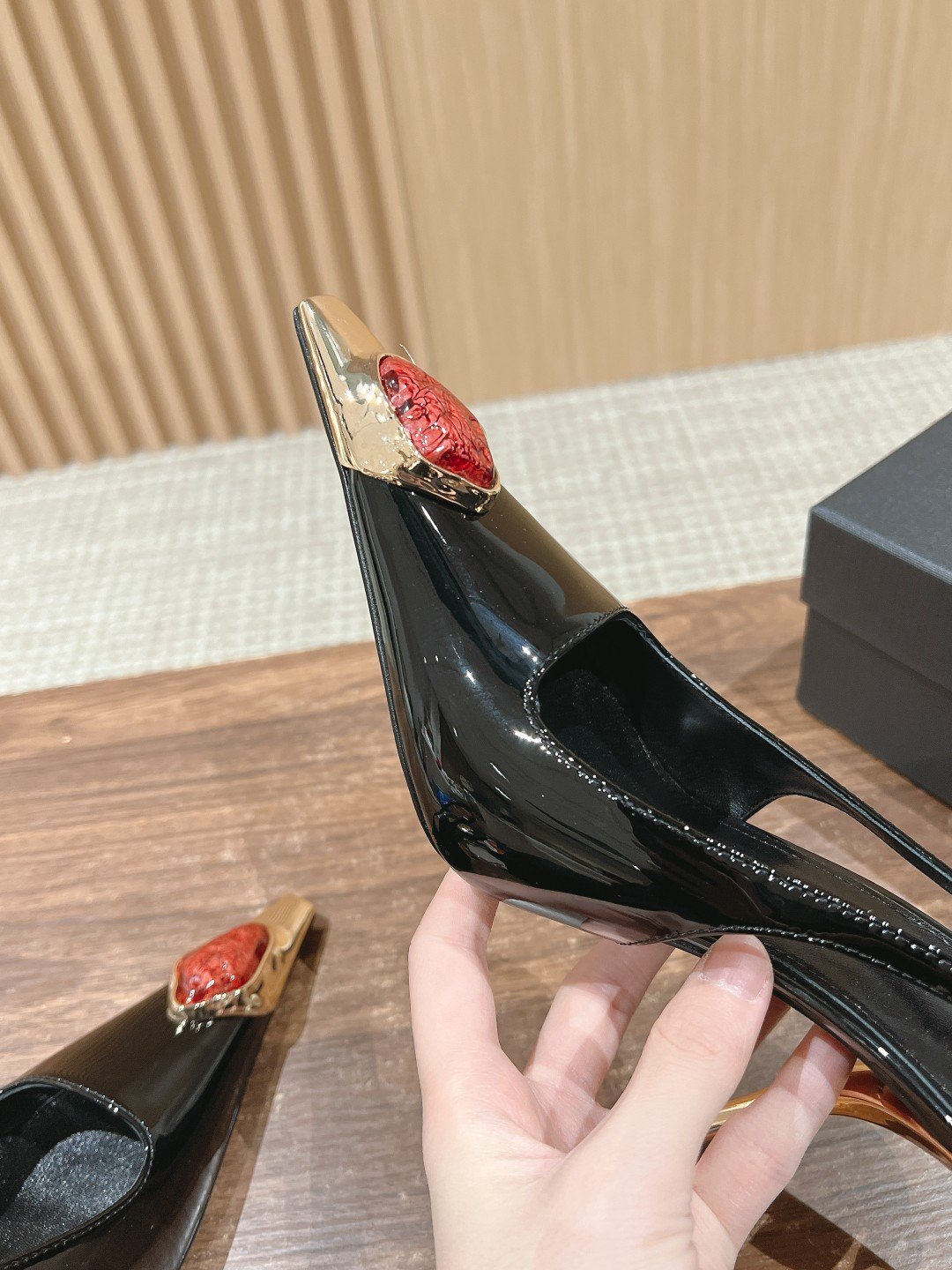 a1731185800289_0112-1