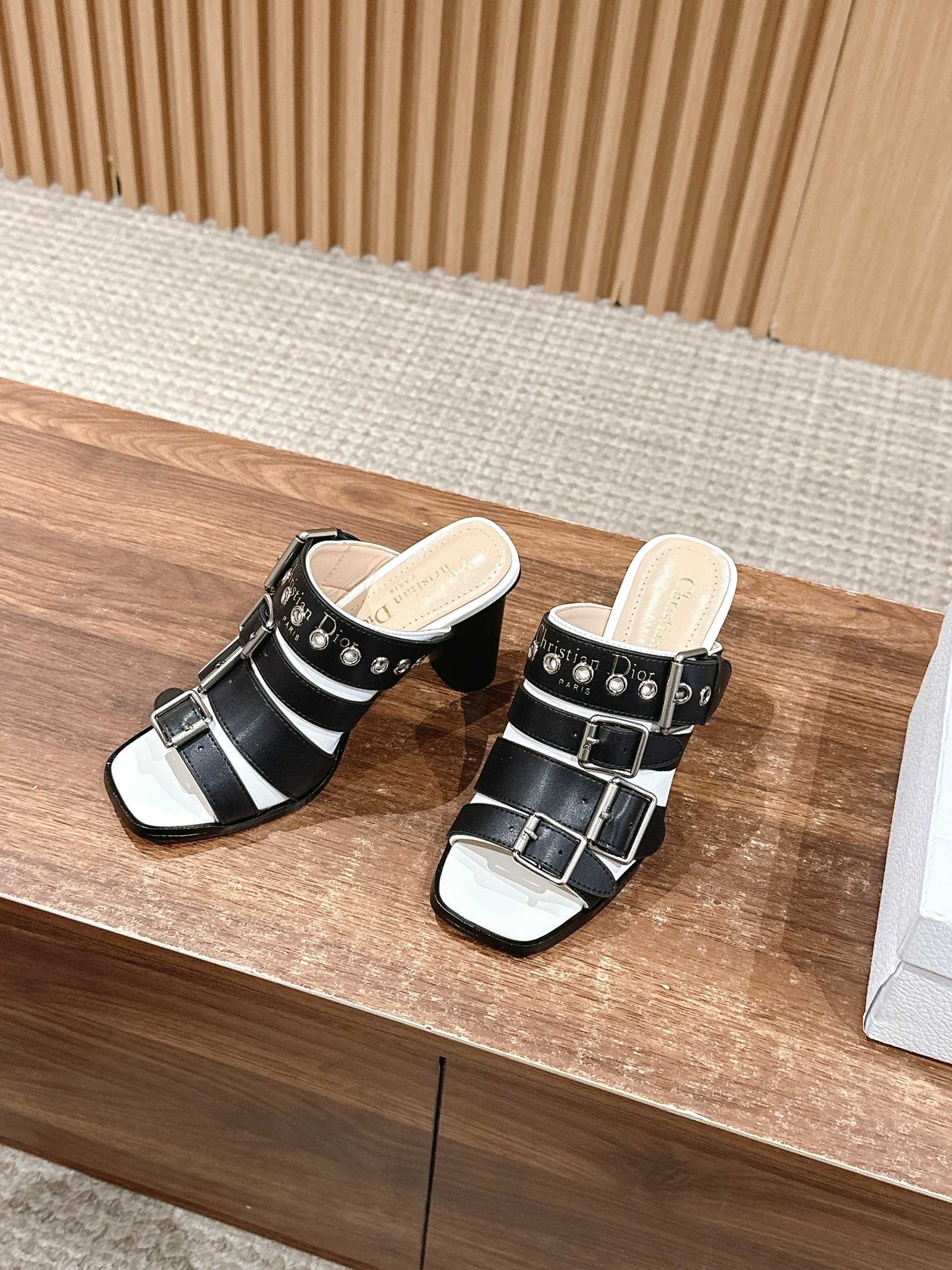 a1742397453998_6677-1