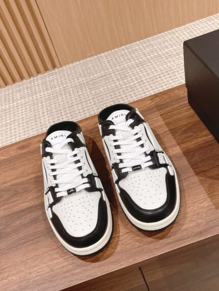 # half drag AMIRI AMI new fried street popping models bone high low casual sneakers This niche board shoes is really absolute absolute son in situ seal God! Simple but not simple The overall style is particularly clean on the foot giant good match! The upper of this shoe is more complex workmanship, a lot of details to be very in place, exclusive molded TPU outsole upper side of the bone using two cowhide laminating processing stereo sense of better leather incision are oil edge processing Customized metal LOGO nameplate and hangtag Size: 35-46M