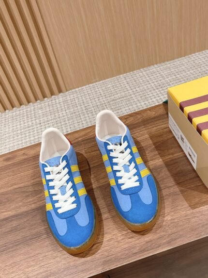 𝐆𝐮𝐜𝐜𝐢 x 𝐀𝐝𝐢𝐝 𝐚𝐒 Gucci - Adi Shamrock co-branded model de trainers 👟 Italian Fashion Week runway pop-up exclusive first #correct edition ✔️ classic retro GAZELLE trainers, retaining the classic three bars at the same time, through canvas, suede, glossy leather and other elements such as the G family logo and other elements of the color scheme, to release a variety of The G family logo and other elements of color matching, releasing a variety of plasticity! Original development 〰️ All details are consistent with the original version of the original molded 𝐓𝐏𝐔 soft rubber Oxford outsole 𝐒𝐢𝐳𝐞. 𝟑𝟓-𝟒𝟎/𝟑𝟗𝟗𝟒𝟓 (Women𝟒) 𝟎/Men𝟒𝟓 customized non-refundable)