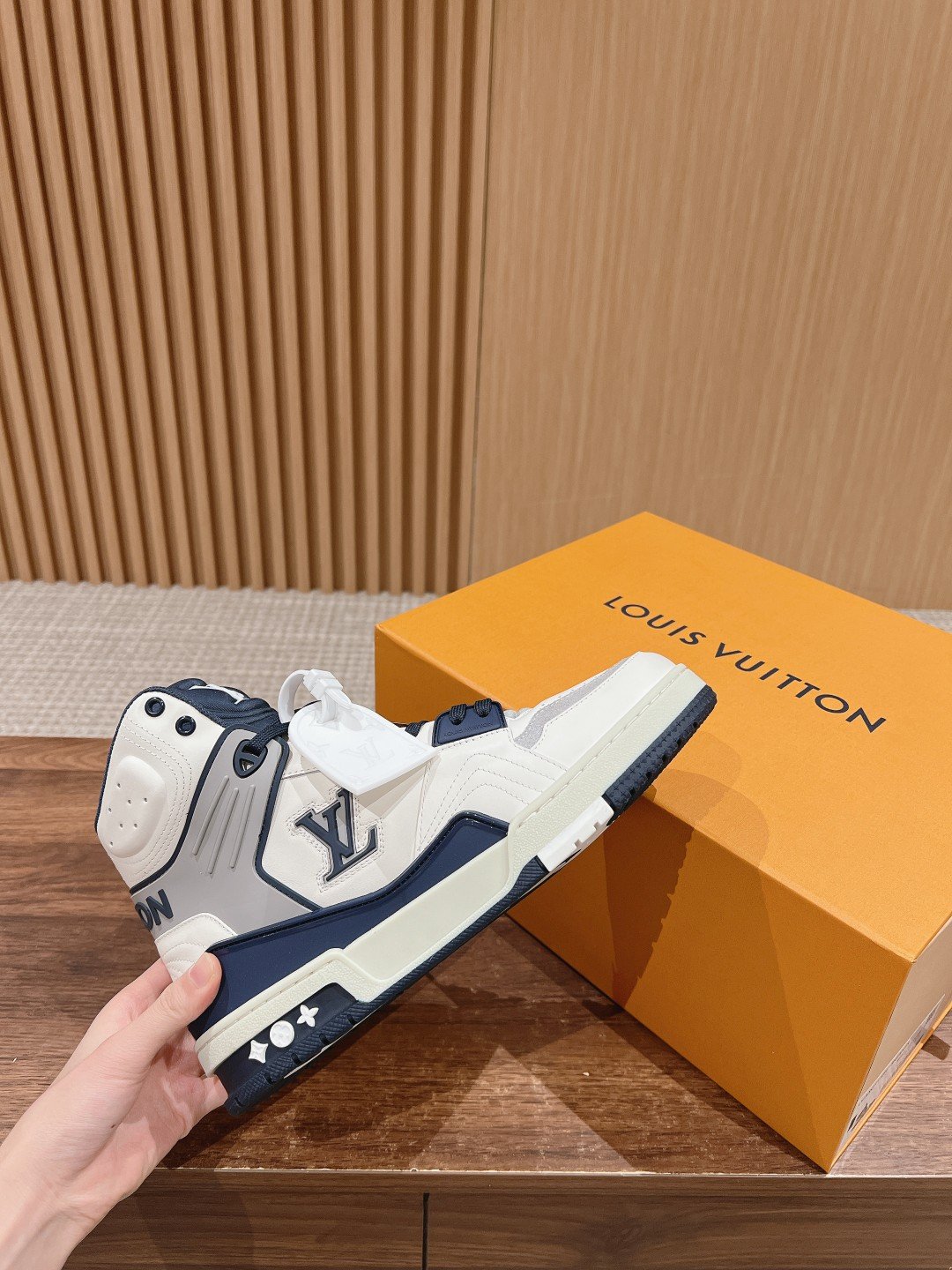 a1700919018113_5868-1