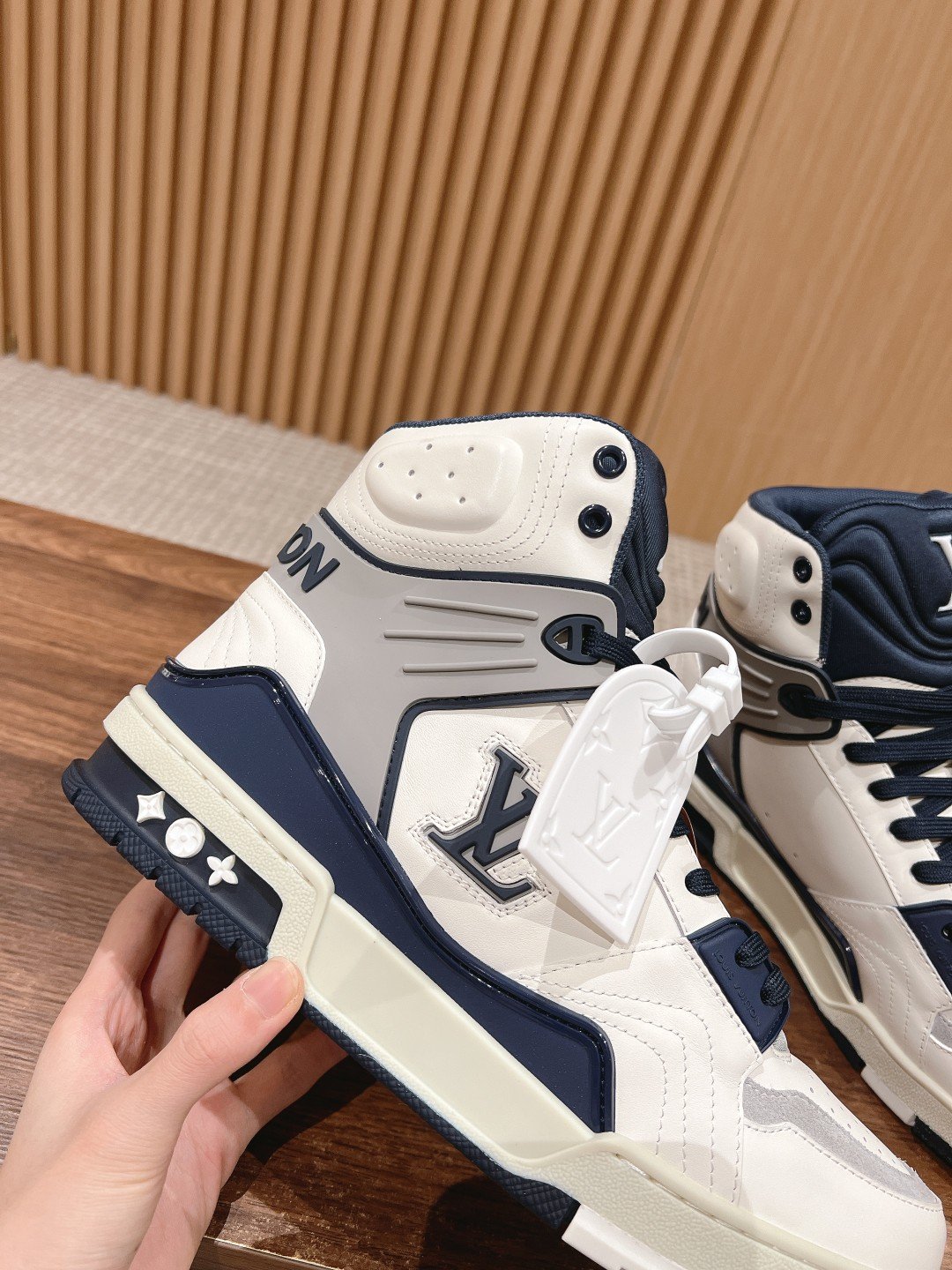 a1700919023988_2178-1