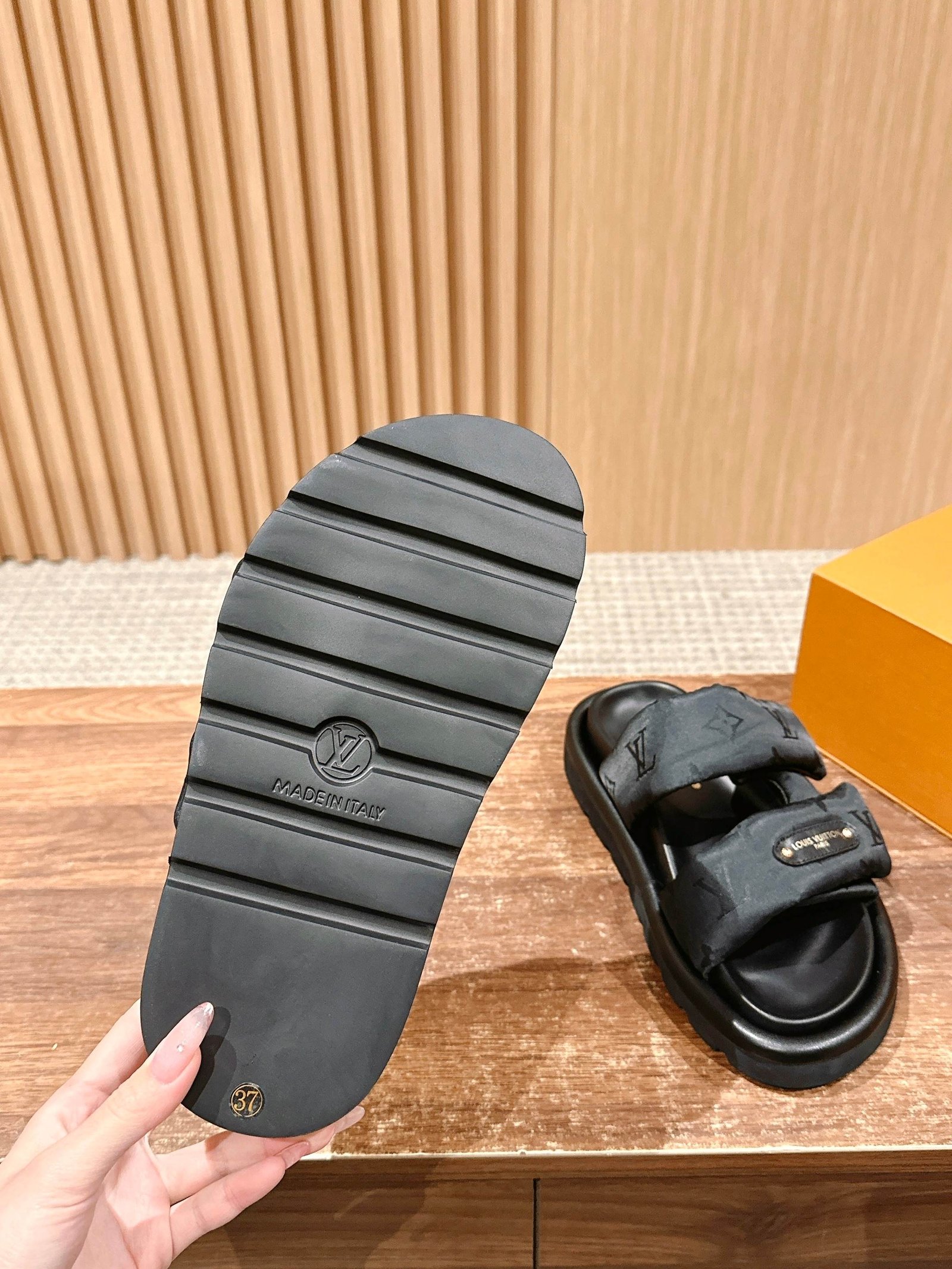 a1743679099540_0736