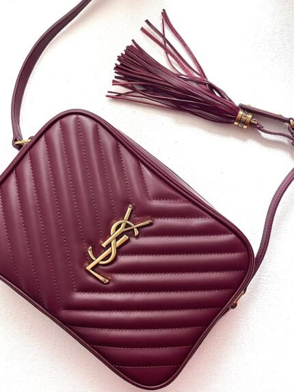 YSL Camera Bag Wine Red Large Large Goods Real Shots n This camera bag is very delicate atmosphere, classic and elegant, cost-effective n super high! Cowhide is very durable and soft to the touch, the capacity is also very large, cell phones, wallets, cosmetics, etc. are loaded, the bag is decorated with iconic letters logo and removable tassels, and adjustable straps, you can carry it on one shoulder, you can also crossbody ~ it is the bag that can be used for leisure, commuting, attending events, and multi-purpose bag! n0532068 (23×16×6cm)