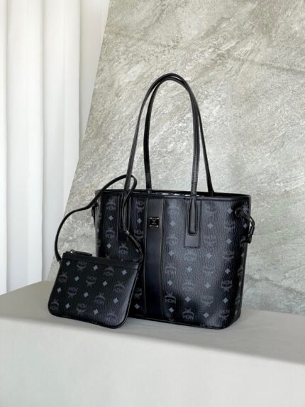 𝐌𝐂𝐌 𝐋𝐢𝐳 𝐕𝐢𝐬𝐞 𝐭𝐨𝐬nSmall Reversible Shopper Mother Bag 👜nnExclusive ®️Classic BlacknThis is a two-in-one iconic piece. Designed in reversible Cubic cotton canvas, the small Liz bag showcases the brand's multi-dimensional identity. Inside the shopping bag hides a removable zippered clutch that can be used separately as a classic shoulder bag. nModel No.: MWPPDSLR04CO001nSize: 29*14*25cmnHandle: Dropped length 24cmnFeatures: Reversible available/size double bagnColors: Elegant black/black ◾️